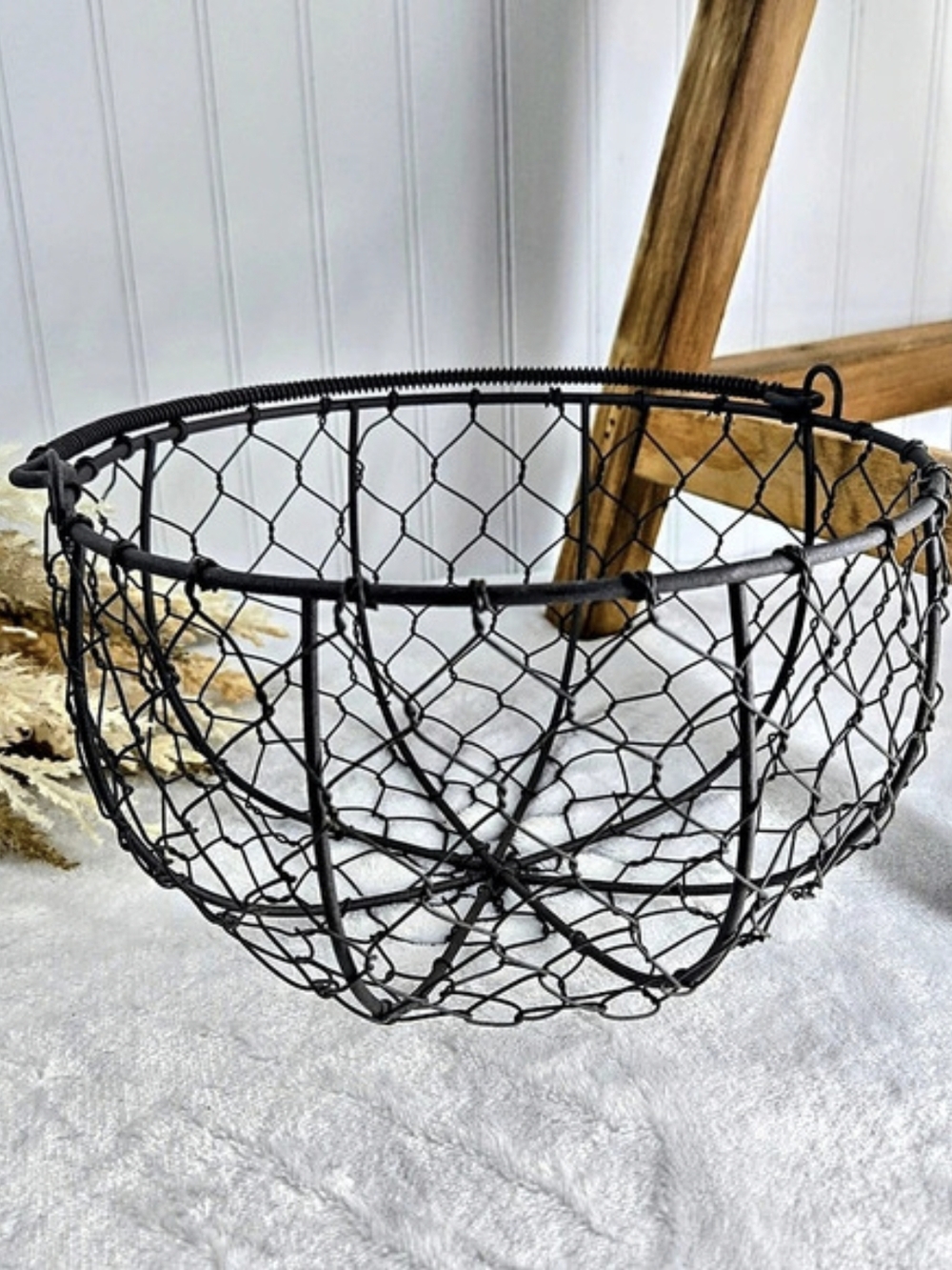 Rustic Wire Egg Basket Vintage Style Farmhouse Chicken Wire Storage Bowl